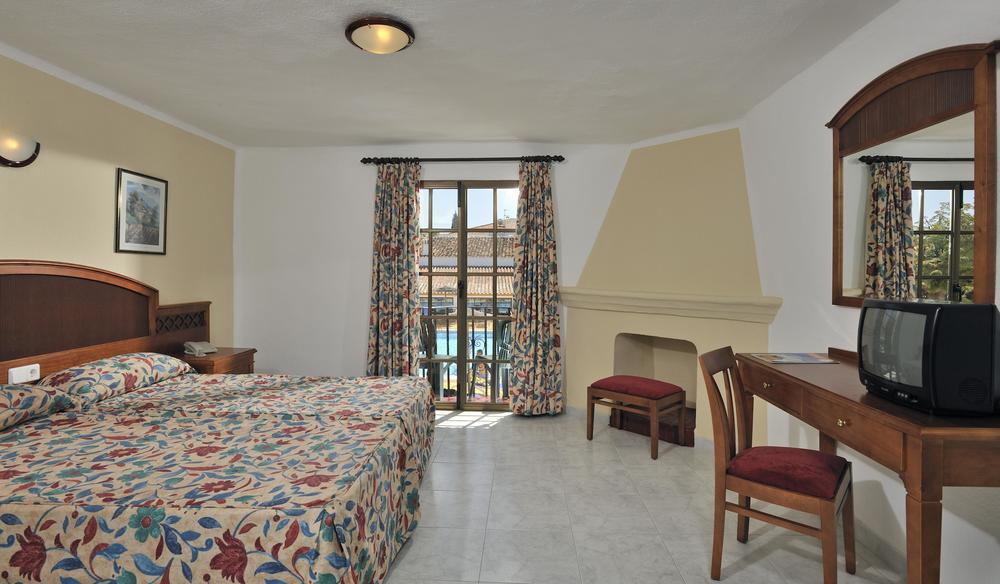 Globales Cortijo Blanco Hotel Marbella Bagian luar foto